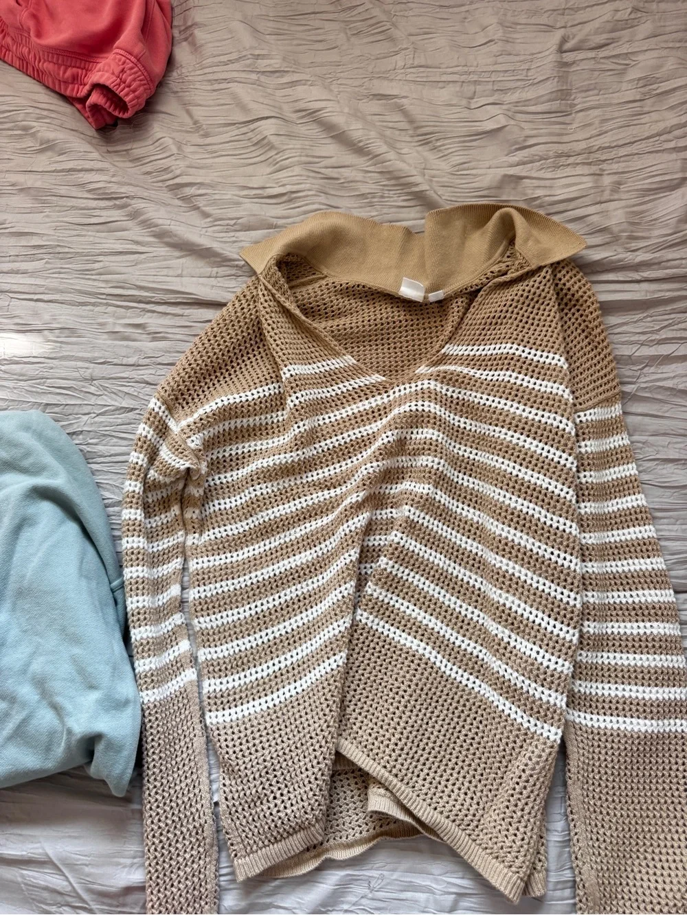 GAP Beige & White Striped V‑Neck Sweater